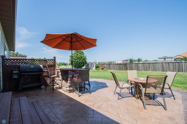 1218 35th Street Circle S, Moorhead, MN 56560