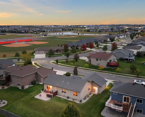 1218 35th Street Circle S, Moorhead, MN 56560