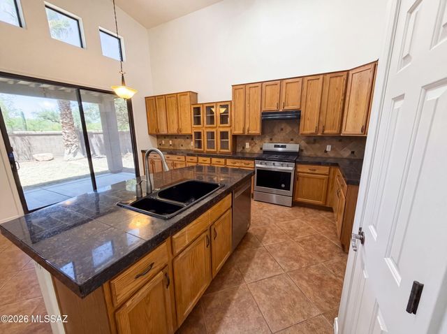 6 E Placita Vista Alegre, Sahuarita, AZ 85629