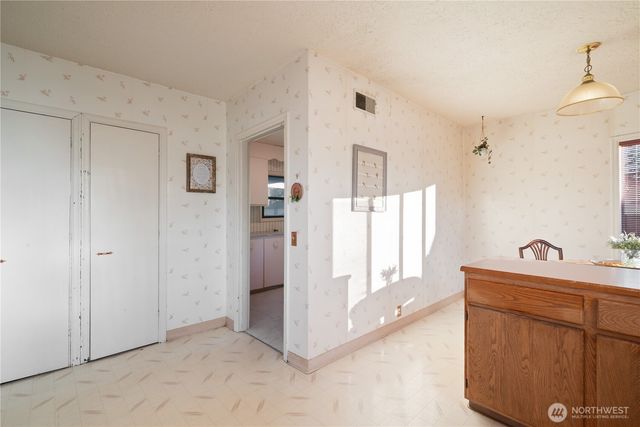 2665 Ocean Beach Highway, Longview, WA 98632