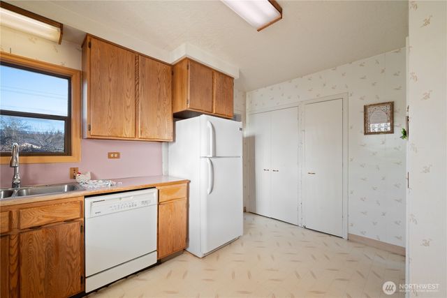 2665 Ocean Beach Highway, Longview, WA 98632