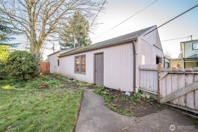 2665 Ocean Beach Highway, Longview, WA 98632