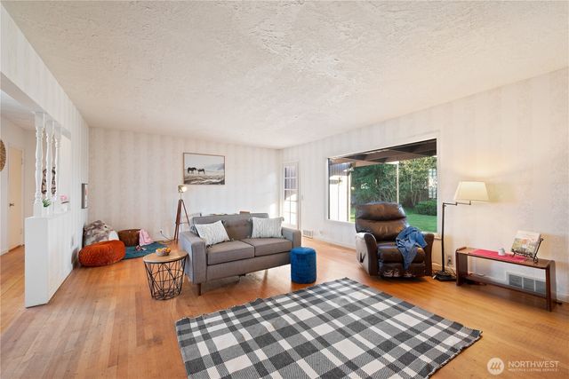 2665 Ocean Beach Highway, Longview, WA 98632