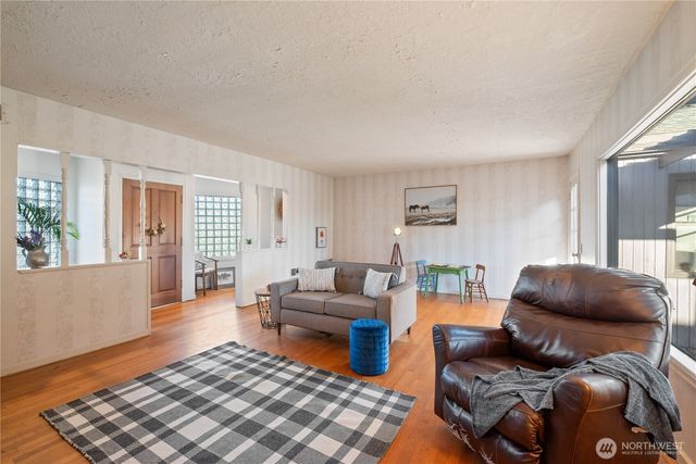 2665 Ocean Beach Highway, Longview, WA 98632