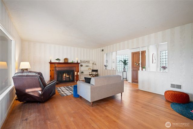 2665 Ocean Beach Highway, Longview, WA 98632