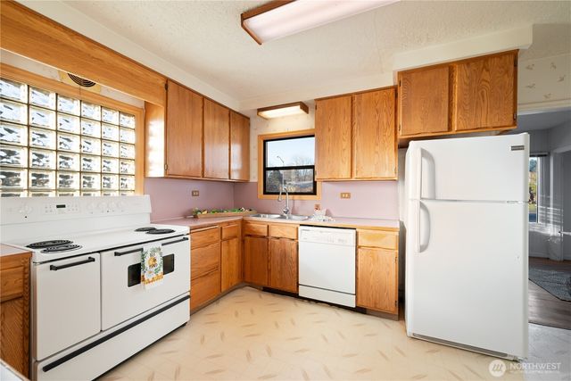 2665 Ocean Beach Highway, Longview, WA 98632