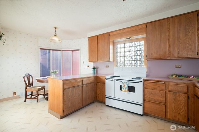 2665 Ocean Beach Highway, Longview, WA 98632