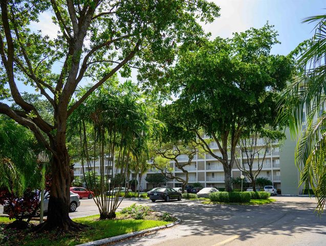 3080 N Course Drive 604, Pompano Beach, FL 33069