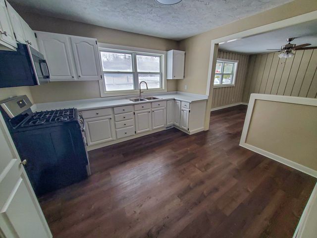 225 6th Avenue W, Andalusia, IL 61232