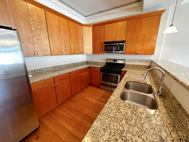 4518 N Kedzie Avenue 2E, Chicago, IL 60625