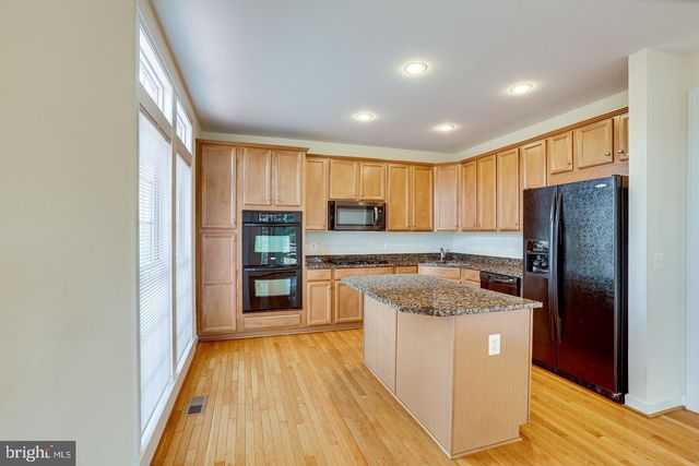 4683 HELEN WINTER TER, Alexandria, VA 22312