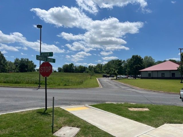 325 S 6th Place, Lowell, AR 72745