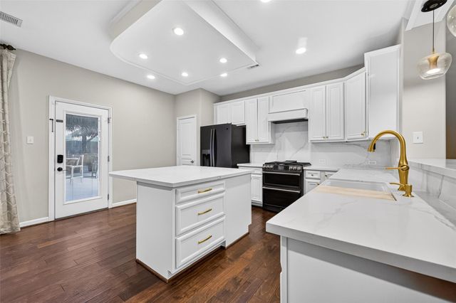7122 Freesia Court, Baytown, TX 77521