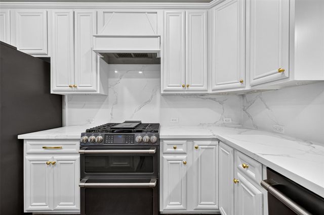 7122 Freesia Court, Baytown, TX 77521