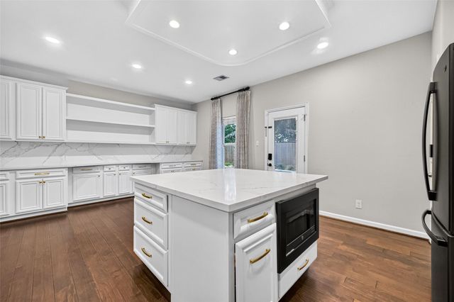 7122 Freesia Court, Baytown, TX 77521