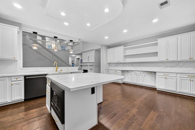 7122 Freesia Court, Baytown, TX 77521