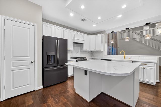 7122 Freesia Court, Baytown, TX 77521