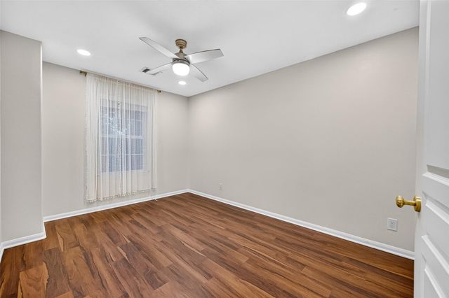 7122 Freesia Court, Baytown, TX 77521