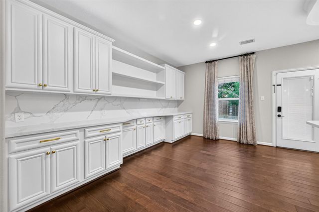 7122 Freesia Court, Baytown, TX 77521