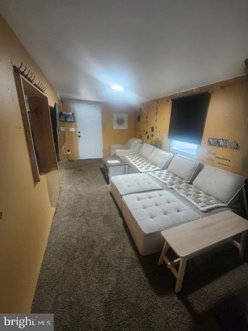 205 DELAWARE, Williamstown, NJ 08094