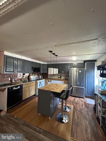 205 DELAWARE, Williamstown, NJ 08094