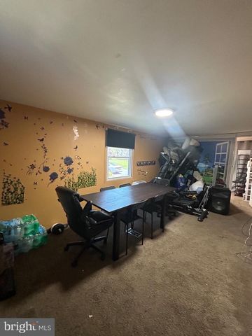 205 DELAWARE, Williamstown, NJ 08094