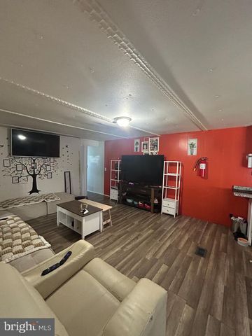 205 DELAWARE, Williamstown, NJ 08094