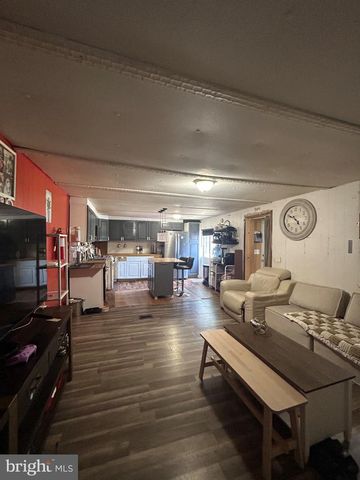205 DELAWARE, Williamstown, NJ 08094