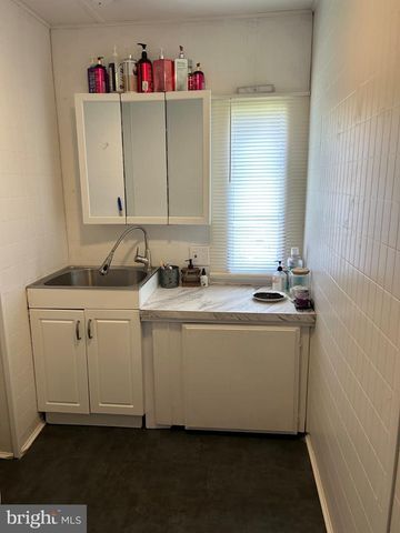 205 DELAWARE, Williamstown, NJ 08094