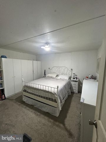 205 DELAWARE, Williamstown, NJ 08094