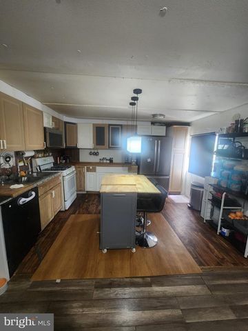 205 DELAWARE, Williamstown, NJ 08094