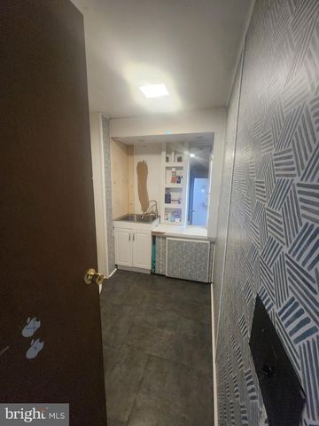 205 DELAWARE, Williamstown, NJ 08094