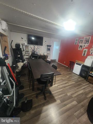 205 DELAWARE, Williamstown, NJ 08094