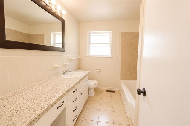 5900 S Broadway Avenue, Oklahoma City, OK 73109