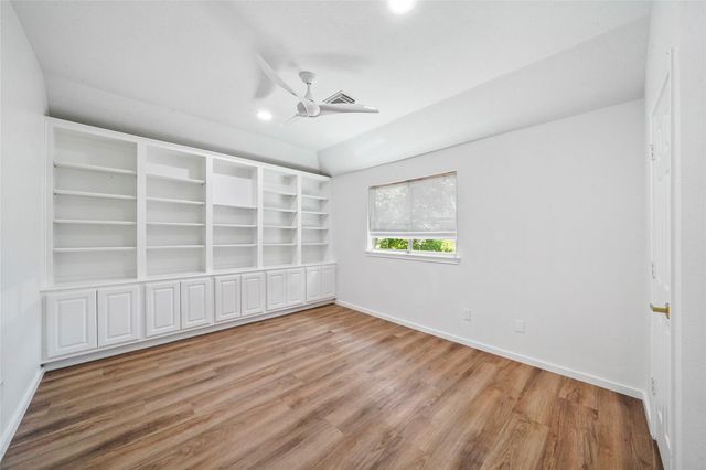 38 N Castlegreen Circle, The Woodlands, TX 77381