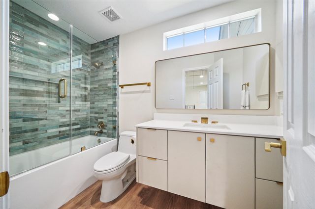 38 N Castlegreen Circle, The Woodlands, TX 77381