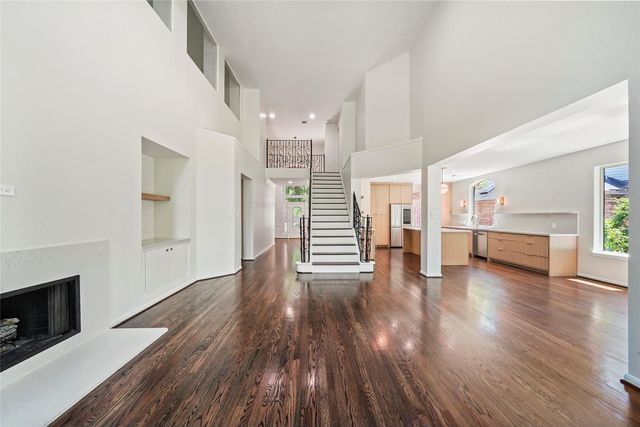 38 N Castlegreen Circle, The Woodlands, TX 77381