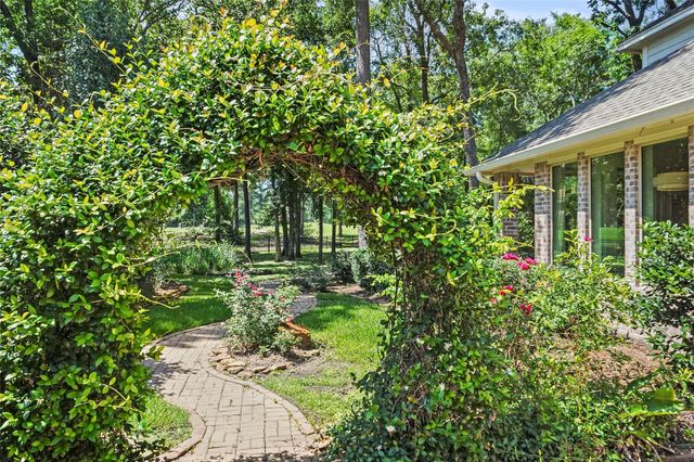 38 N Castlegreen Circle, The Woodlands, TX 77381