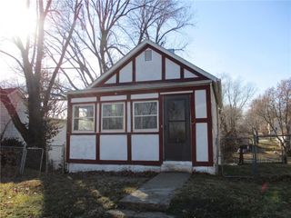 1320 S ESPLANADE Street, Leavenworth, KS 66048
