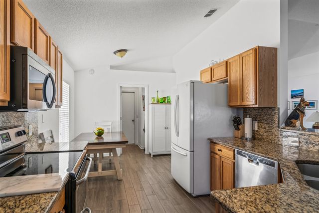 2574 12th Square SW, Vero Beach, FL 32968