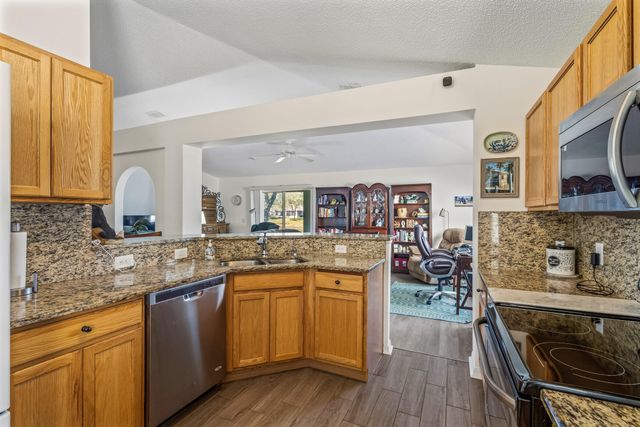 2574 12th Square SW, Vero Beach, FL 32968