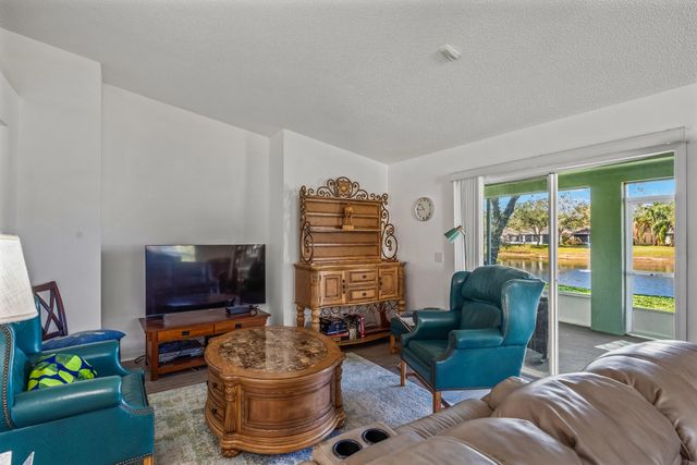 2574 12th Square SW, Vero Beach, FL 32968