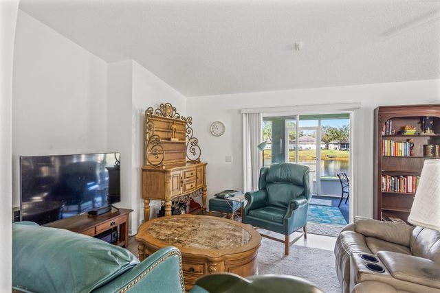 2574 12th Square SW, Vero Beach, FL 32968