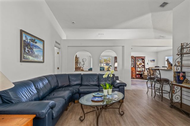 2574 12th Square SW, Vero Beach, FL 32968