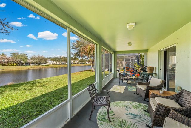 2574 12th Square SW, Vero Beach, FL 32968