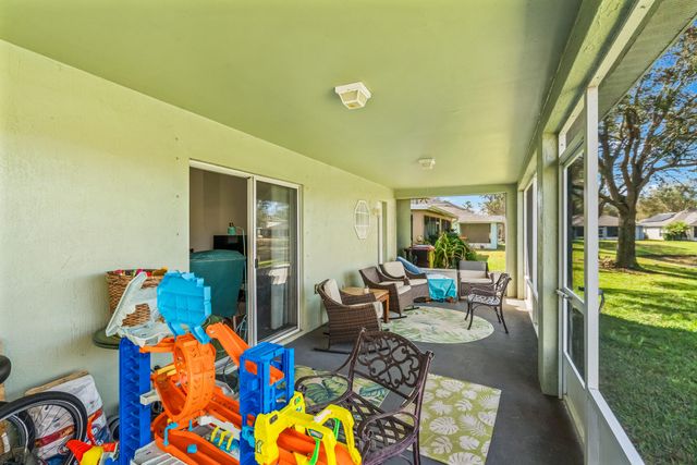 2574 12th Square SW, Vero Beach, FL 32968