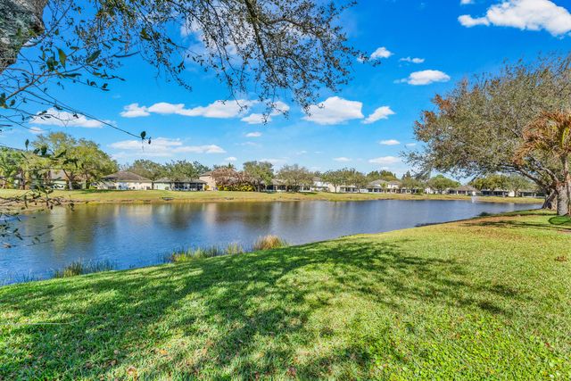 2574 12th Square SW, Vero Beach, FL 32968