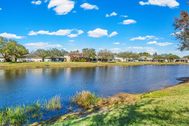 2574 12th Square SW, Vero Beach, FL 32968