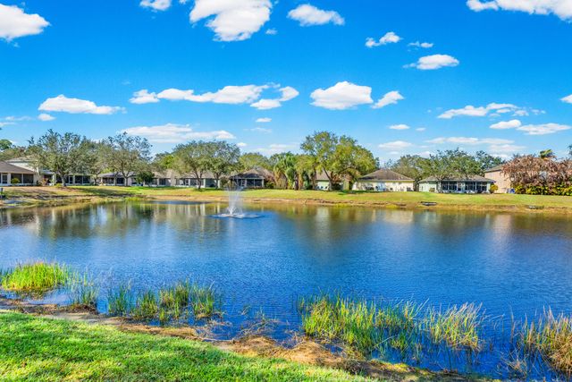 2574 12th Square SW, Vero Beach, FL 32968