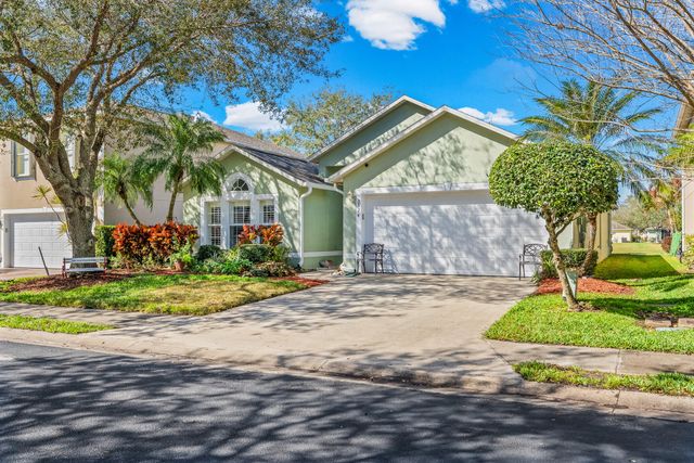 2574 12th Square SW, Vero Beach, FL 32968